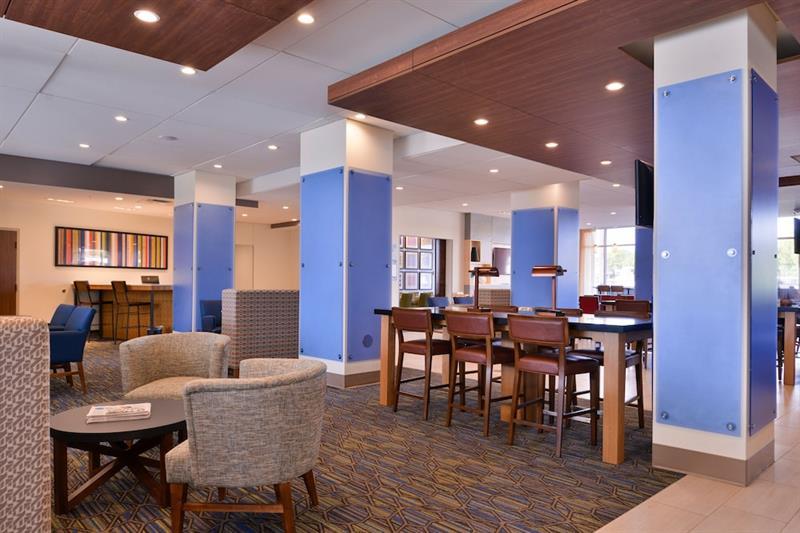 Holiday Inn Express & Suites Mall Of America - Msp Airport Bloomington Exterior photo