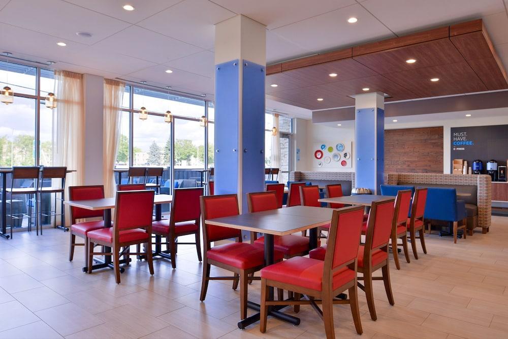 Holiday Inn Express & Suites Mall Of America - Msp Airport Bloomington Exterior photo
