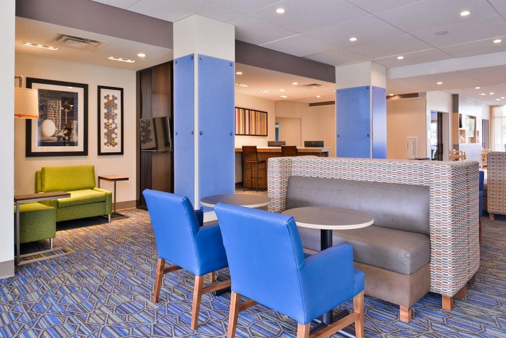 Holiday Inn Express & Suites Mall Of America - Msp Airport Bloomington Exterior photo